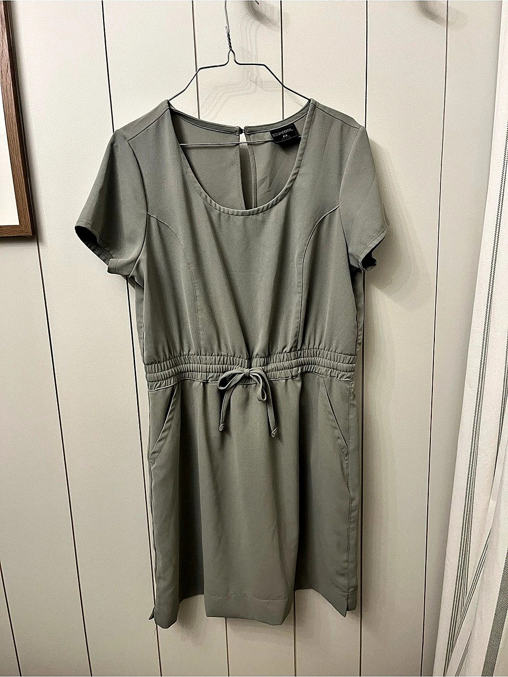 Short Sleeve athletic Dress in Light Green Size Medium